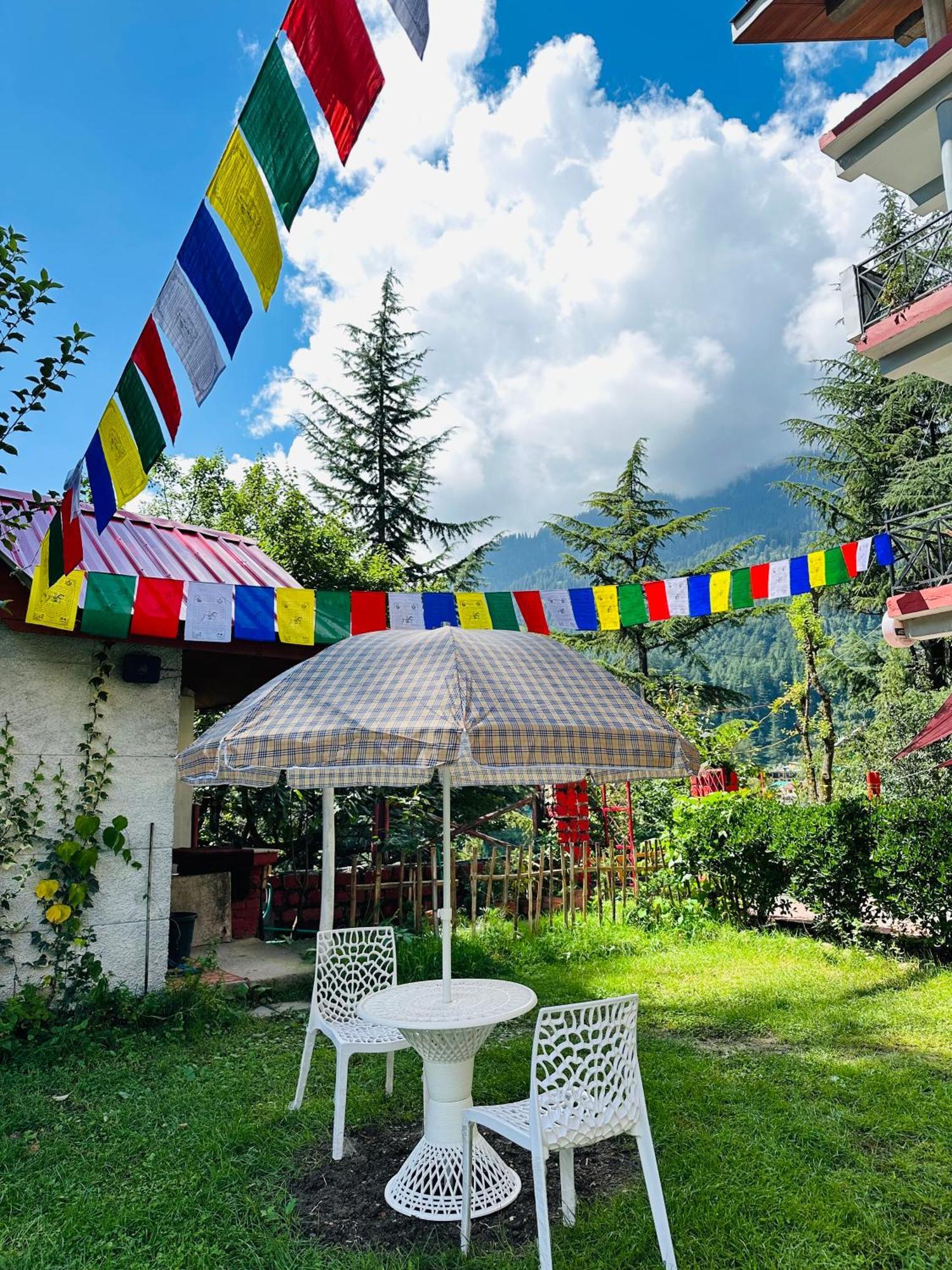 Red House Cafe And Inn Манали Экстерьер фото