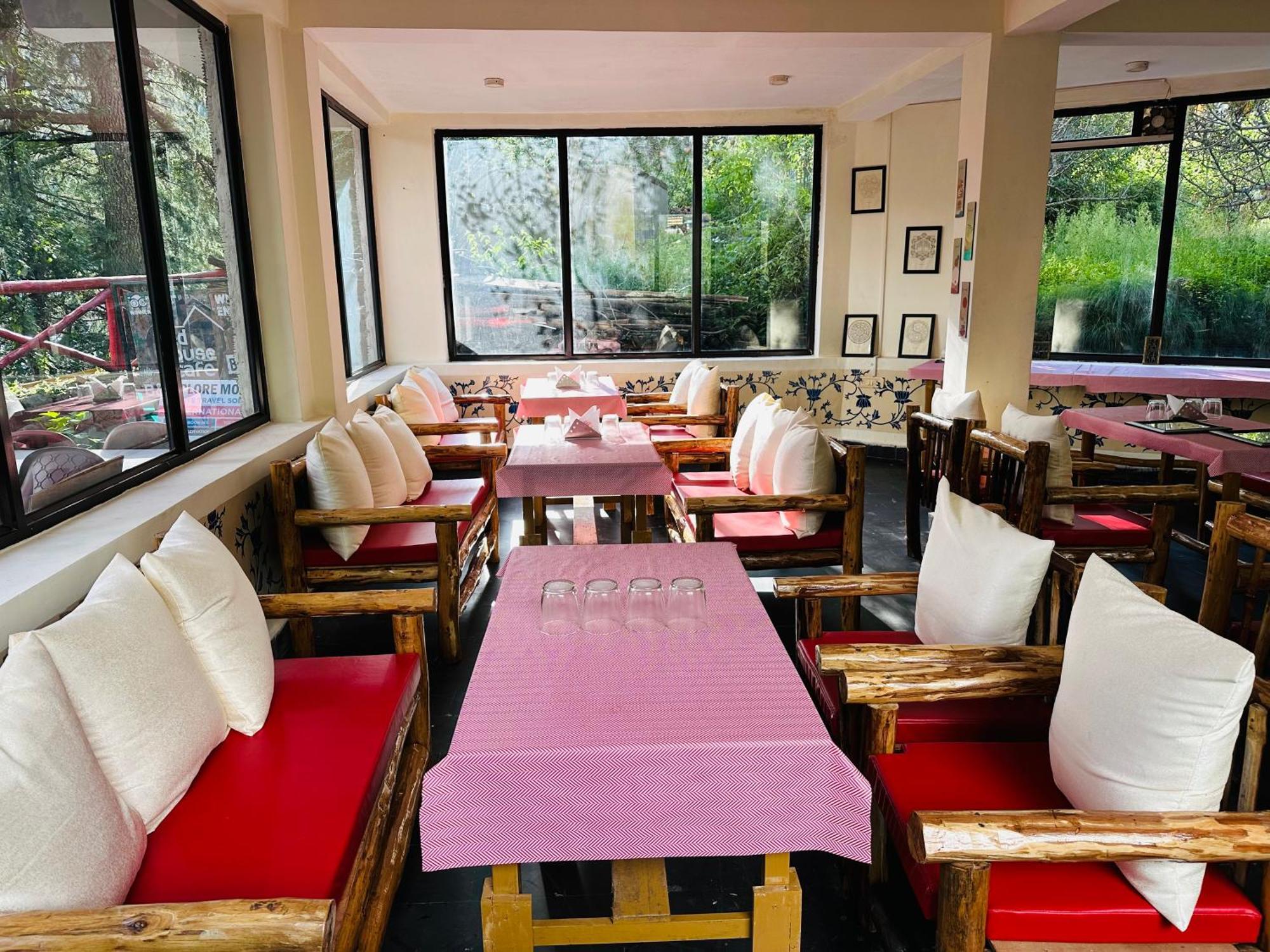 Red House Cafe And Inn Манали Экстерьер фото